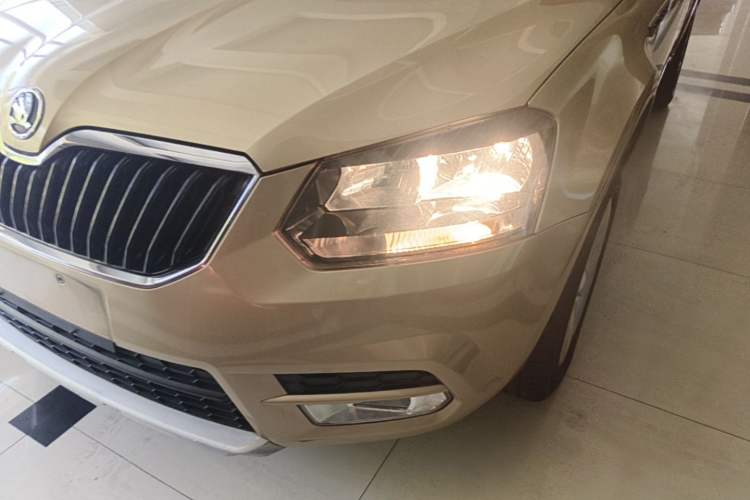 Used Skoda Yeti 2016 1.4TSI DSG Advanced Edition Left Front Headlight
