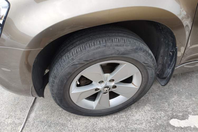 Used Skoda Yeti 2016 1.4TSI DSG Advanced Edition Left Front Wheel Hub