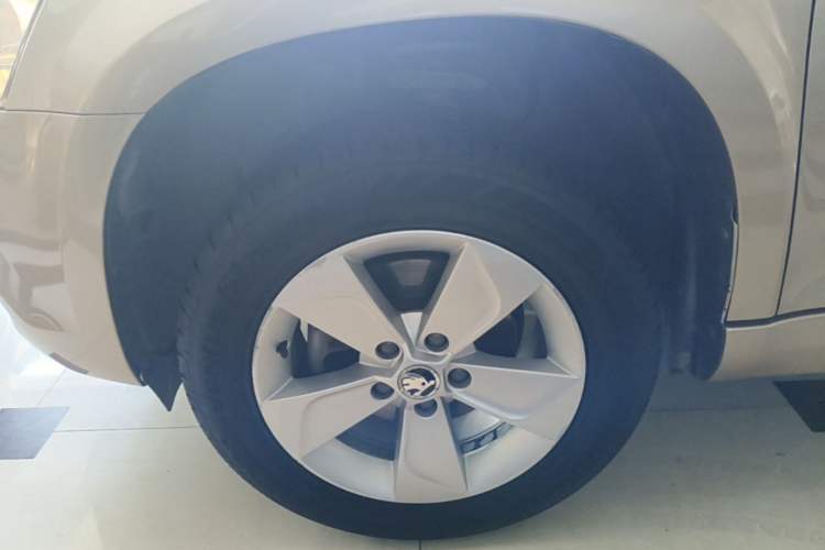 Used Skoda Yeti 2016 1.4TSI DSG Advanced Edition Left Front Wheel Hub