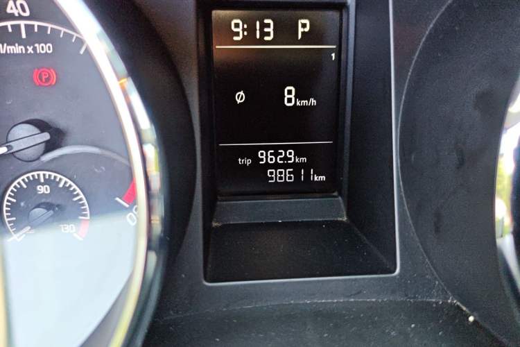 Used Skoda Yeti 2016 1.4TSI DSG Advanced Edition Odometer Close Up