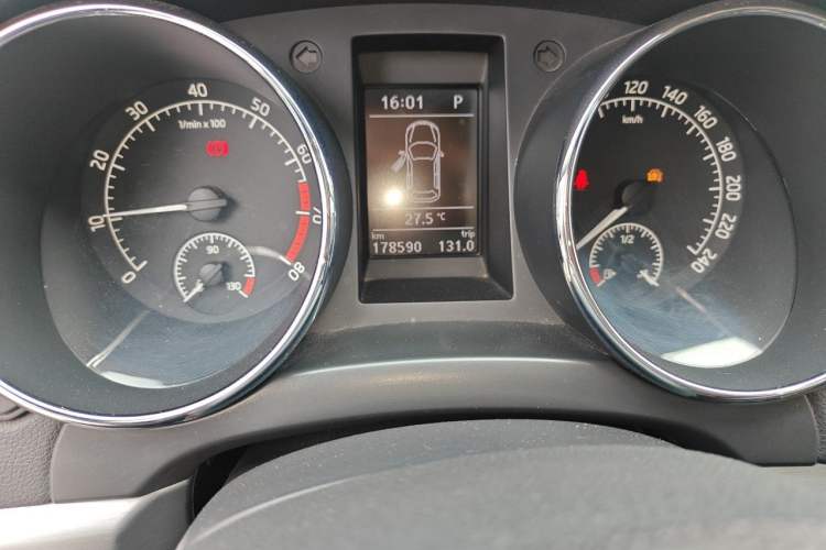 Used Skoda Yeti 2016 1.8TSI DSG Prestige Edition Odometer Close Up