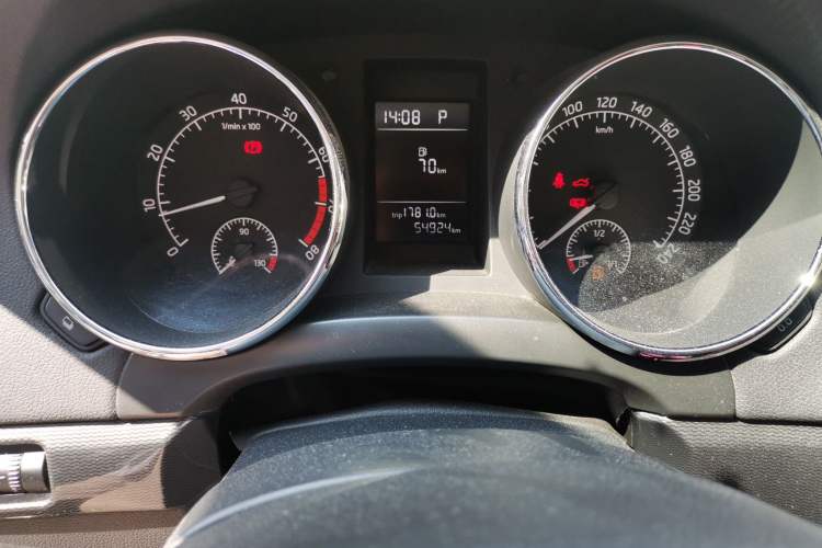 Used Skoda Yeti 2016 1.4TSI DSG Advanced Edition Odometer Close Up