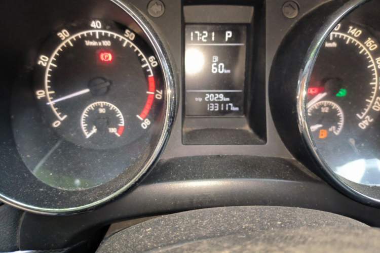 Used Skoda Yeti 2016 1.4TSI DSG Advanced Edition Odometer Close Up