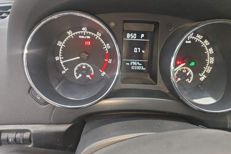 Used Skoda Yeti 2016 1.4TSI DSG Advanced Edition Odometer Close Up