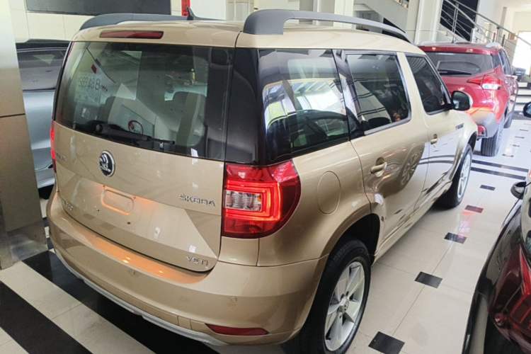 Used Skoda Yeti 2016 1.4TSI DSG Advanced Edition Rear Right 45 Deg