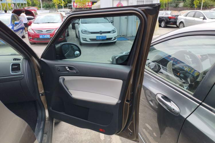 Used Skoda Yeti 2016 1.4TSI DSG Advanced Edition Right Front Door Interior