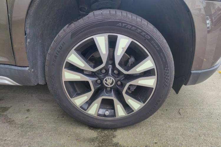 Used Skoda Yeti 2016 1.8TSI DSG Prestige Edition Right Front Wheel Hub