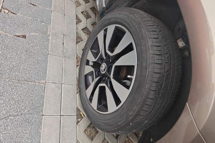 Used Skoda Yeti 2016 1.8TSI DSG Prestige Edition Right Front Wheel Hub