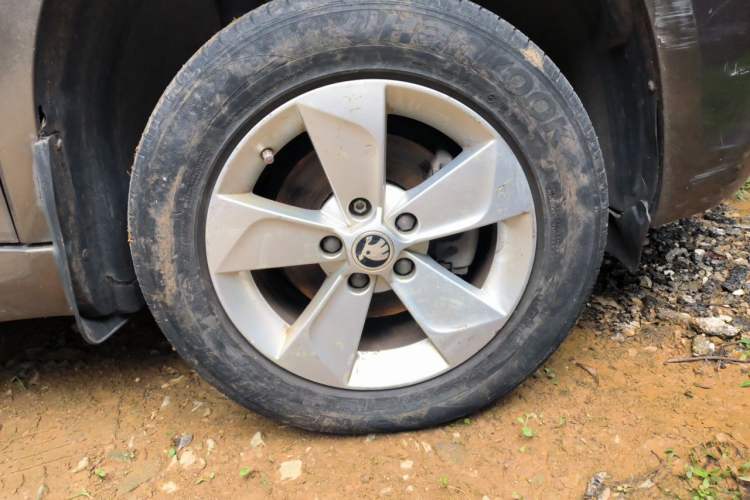 Used Skoda Yeti 2016 1.4TSI DSG Advanced Edition Right Front Wheel Hub