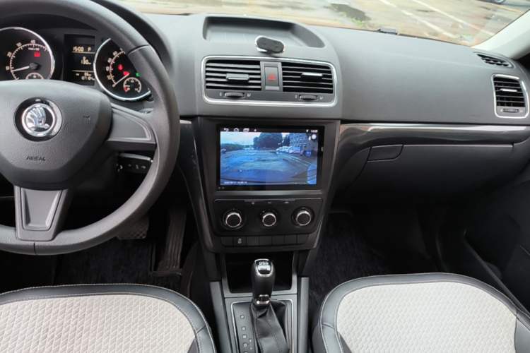 Used Skoda Yeti 2017 TSI280 DSG Advanced Edition Audio And AC Panel