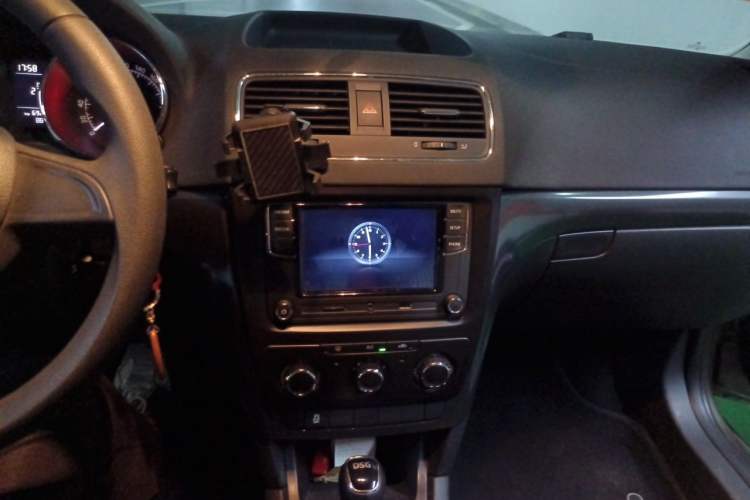 Used Skoda Yeti 2017 TSI280 DSG Advanced Edition Audio And AC Panel