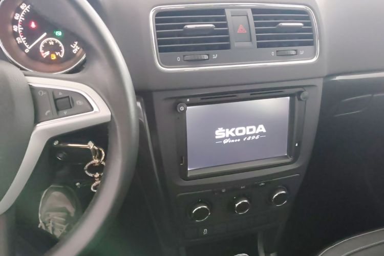 Used Skoda Yeti 2017 TSI280 DSG Car Enjoy Brothers Edition Audio And AC Panel