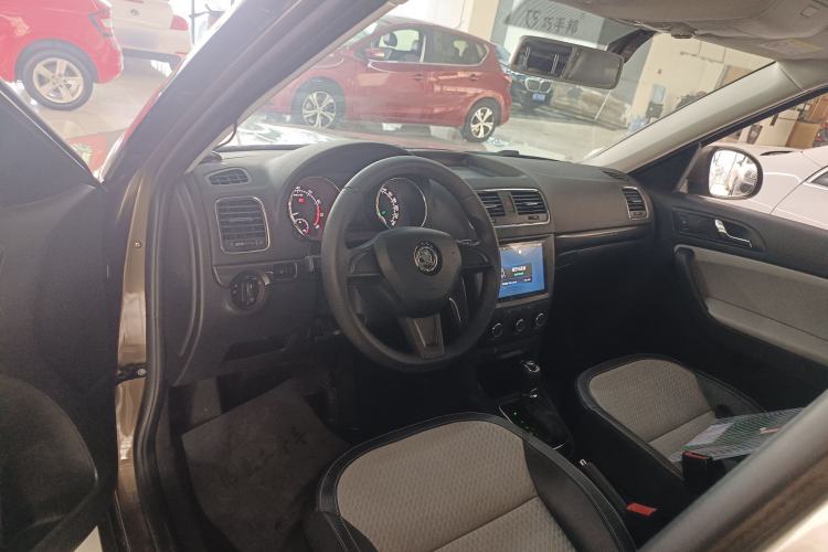 Used Skoda Yeti 2017 TSI280 DSG Advanced Edition Center Console