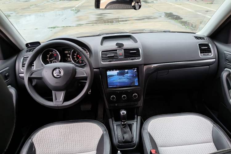 Used Skoda Yeti 2017 TSI280 DSG Advanced Edition Center Console