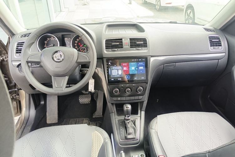 Used Skoda Yeti 2017 TSI280 DSG Advanced Edition Center Console