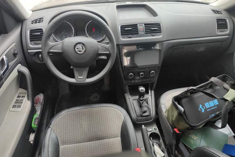 Used Skoda Yeti 2017 TSI280 DSG Advanced Edition Center Console