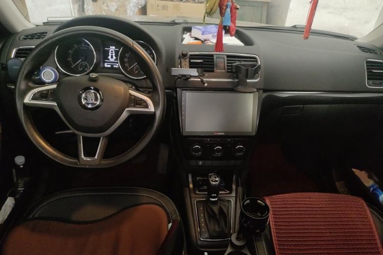 Used Skoda Yeti 2017 TSI280 DSG Car Enjoy Brothers Edition Center Console