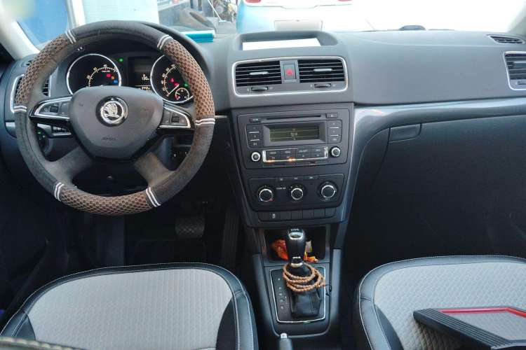 Used Skoda Yeti 2017 TSI280 DSG Advanced Edition Center Console