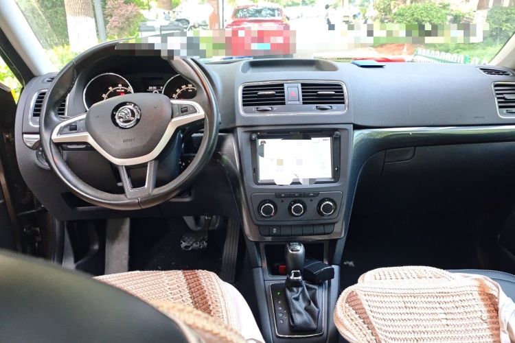 Used Skoda Yeti 2017 TSI280 DSG Car Enjoy Brothers Edition Center Console