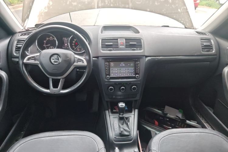 Used Skoda Yeti 2017 TSI280 DSG Car Enjoy Brothers Edition Center Console