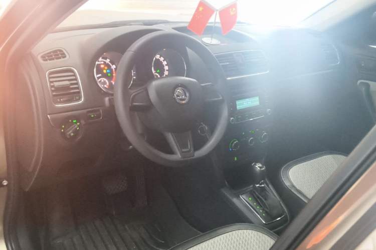 Used Skoda Yeti 2017 TSI280 DSG Advanced Edition Center Console