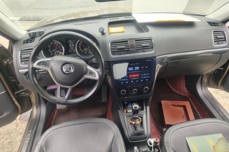Used Skoda Yeti 2017 TSI280 DSG Car Enjoy Brothers Edition Center Console
