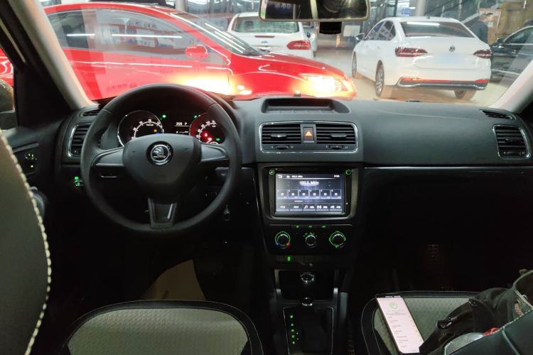 Used Skoda Yeti 2017 TSI280 DSG Advanced Edition Center Console