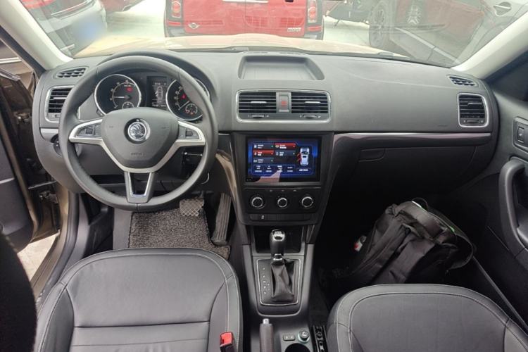 Used Skoda Yeti 2017 TSI280 DSG Car Enjoy Brothers Edition Center Console