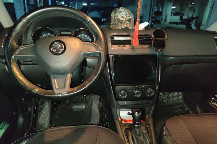 Used Skoda Yeti 2017 TSI280 DSG Car Enjoy Brothers Edition Center Console