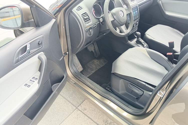 Used Skoda Yeti 2017 TSI280 DSG Advanced Edition Driver Seat
