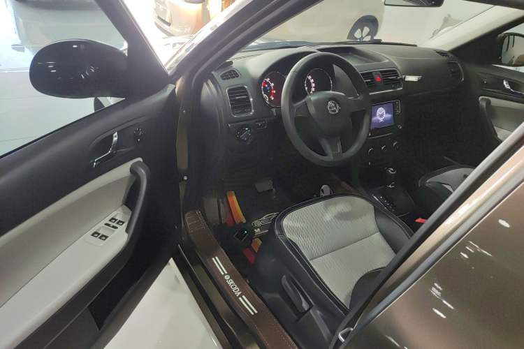 Used Skoda Yeti 2017 TSI280 DSG Advanced Edition Driver Seat