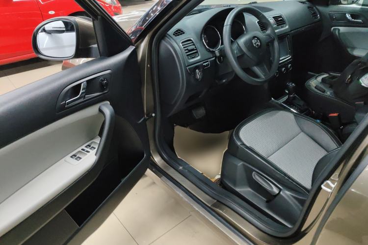 Used Skoda Yeti 2017 TSI280 DSG Advanced Edition Driver Seat