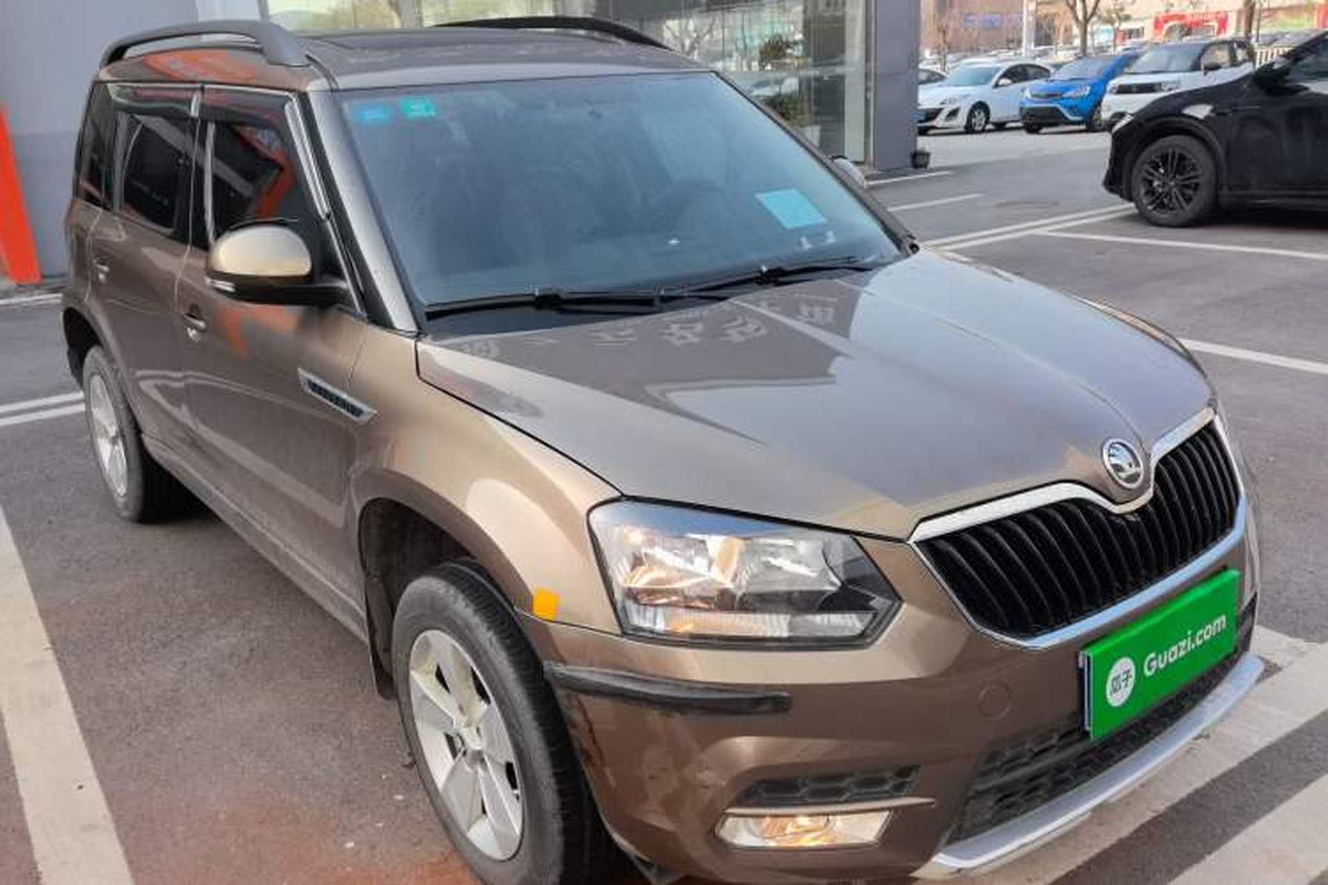 Used Skoda Yeti 2017 1.6L Manual Front-Wheel-Drive Version Front Right 45 Deg