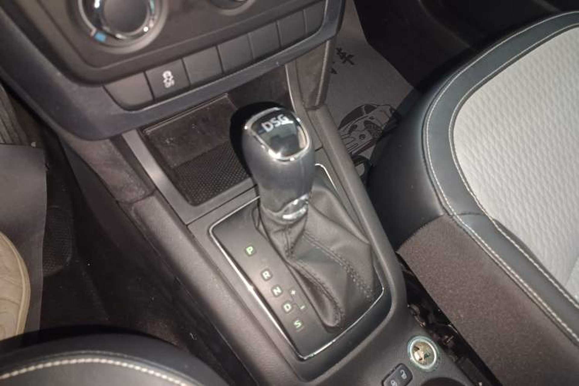 Used Skoda Yeti 2017 TSI280 DSG Advanced Edition Gear Lever