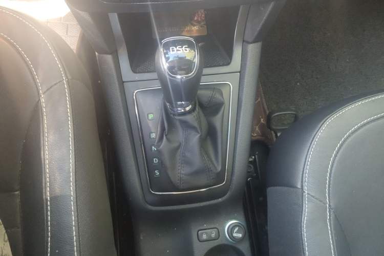 Used Skoda Yeti 2017 TSI280 DSG Innovation Edition Gear Lever