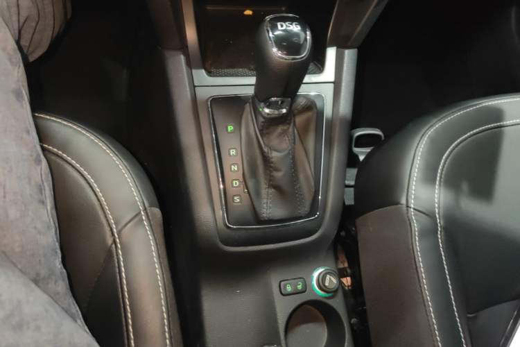 Used Skoda Yeti 2017 TSI280 DSG Car Enjoy Brothers Edition Gear Lever