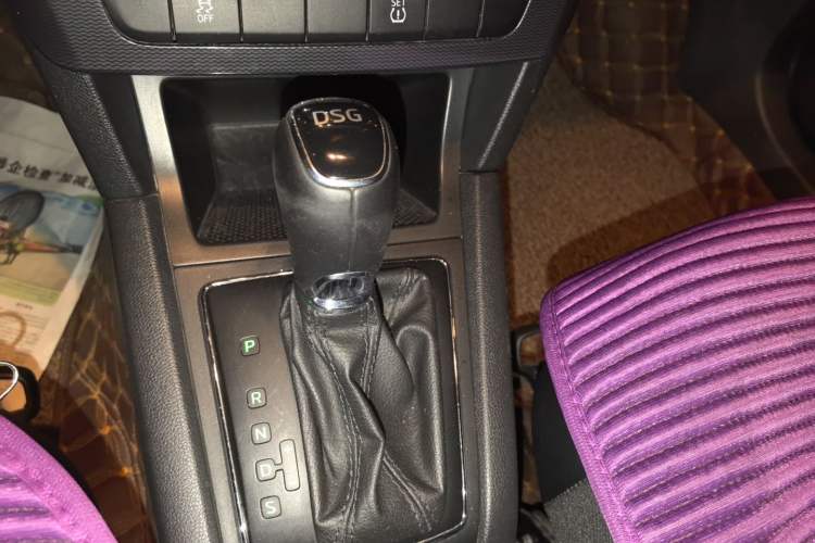 Used Skoda Yeti 2017 TSI280 DSG Innovation Edition Gear Lever