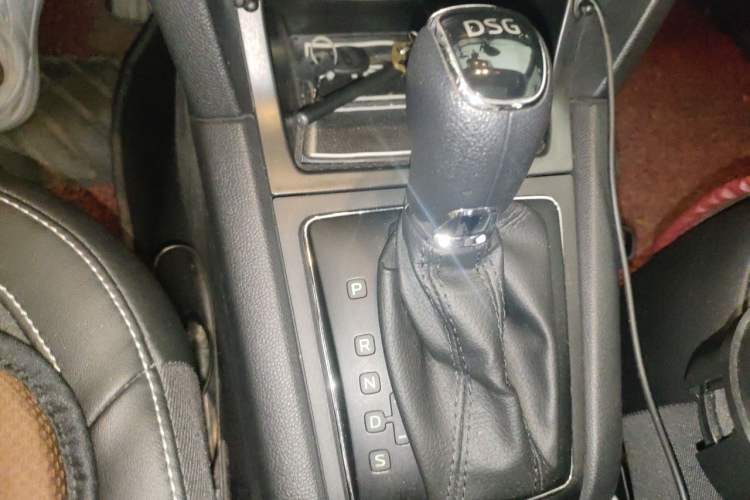 Used Skoda Yeti 2017 TSI280 DSG Car Enjoy Brothers Edition Gear Lever