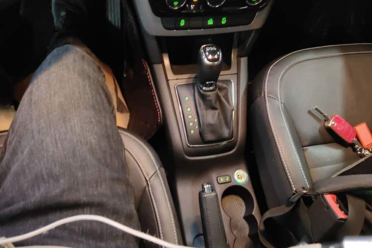 Used Skoda Yeti 2017 TSI300 DSG Luxury Edition Gear Lever