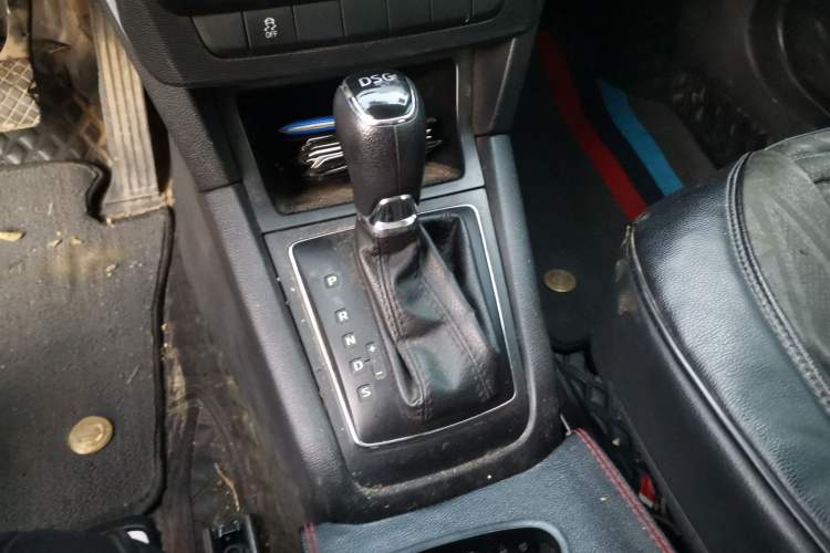 Used Skoda Yeti 2017 TSI280 DSG Advanced Edition Gear Lever