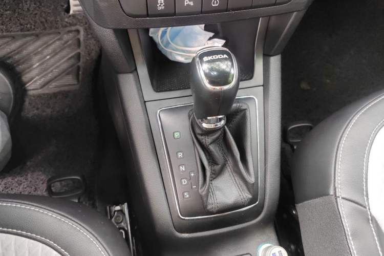 Used Skoda Yeti 2017 TSI280 DSG Advanced Edition Gear Lever