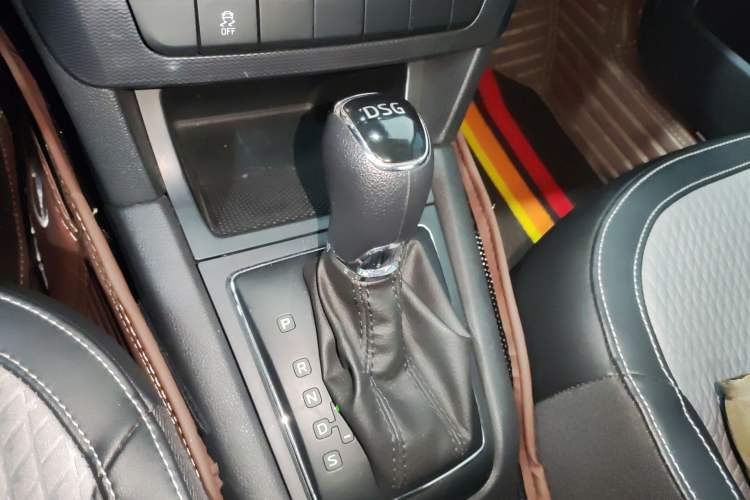 Used Skoda Yeti 2017 TSI280 DSG Advanced Edition Gear Lever