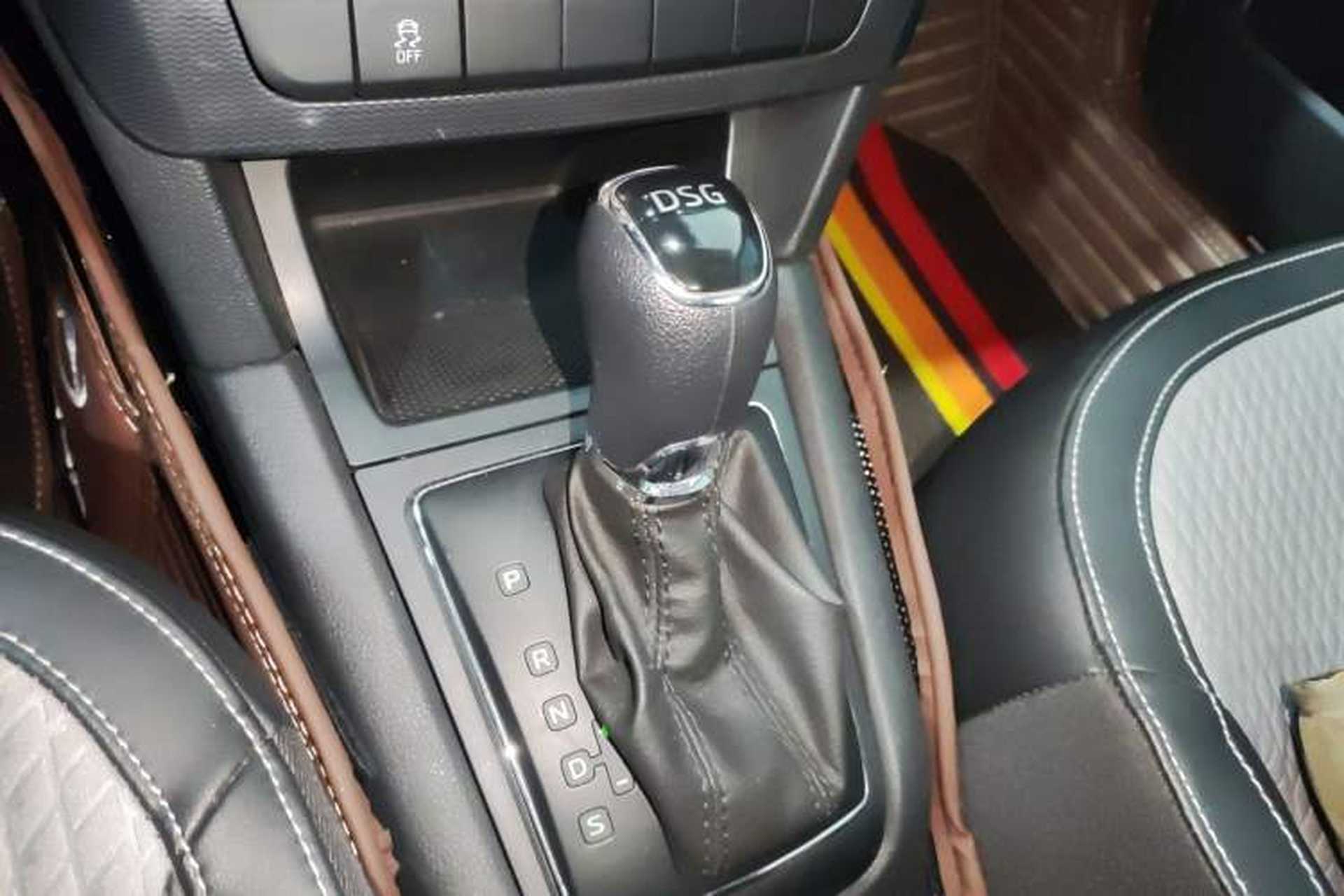 Used Skoda Yeti 2017 TSI280 DSG Advanced Edition Gear Lever