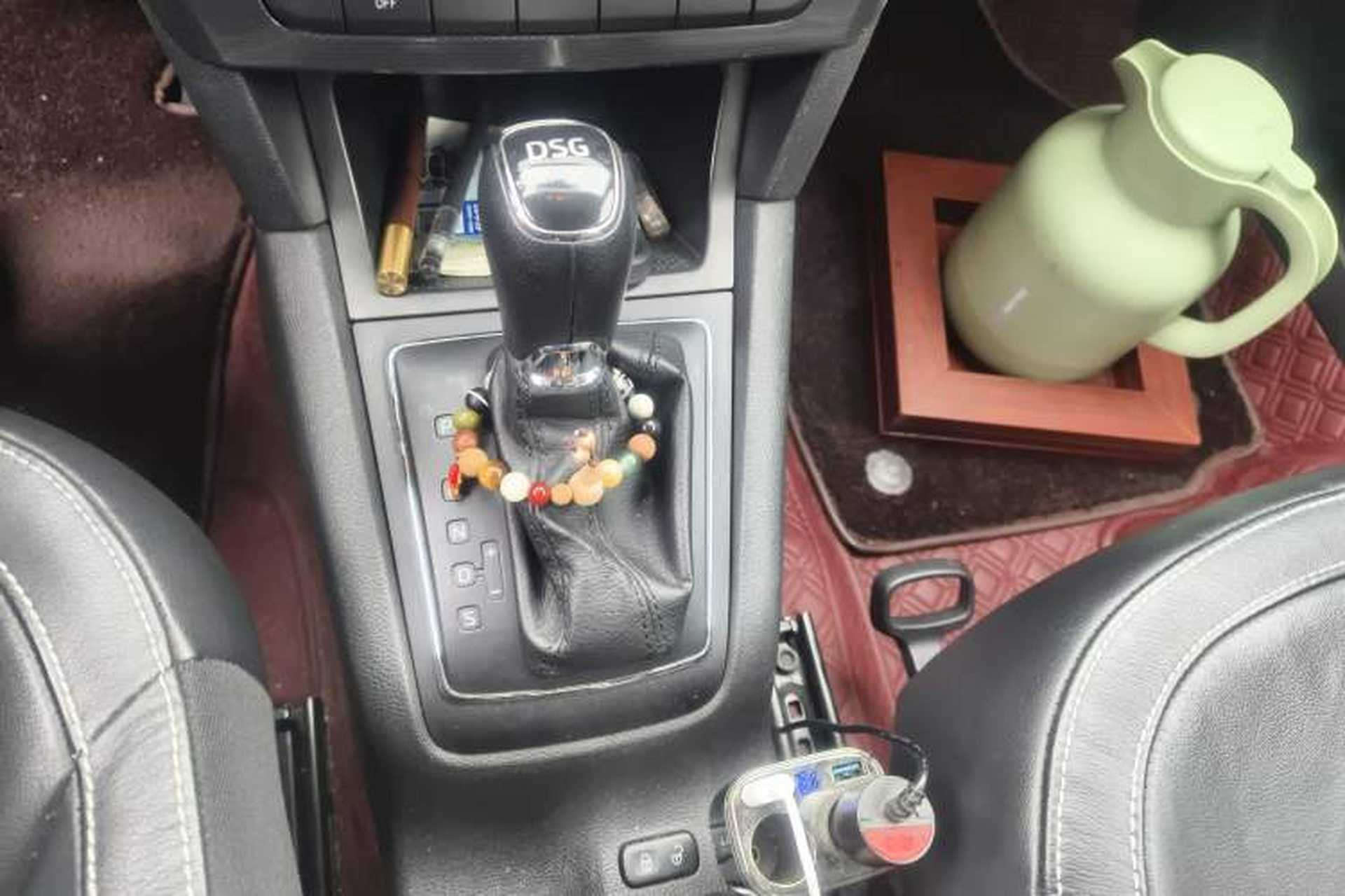 Used Skoda Yeti 2017 TSI280 DSG Car Enjoy Brothers Edition Gear Lever