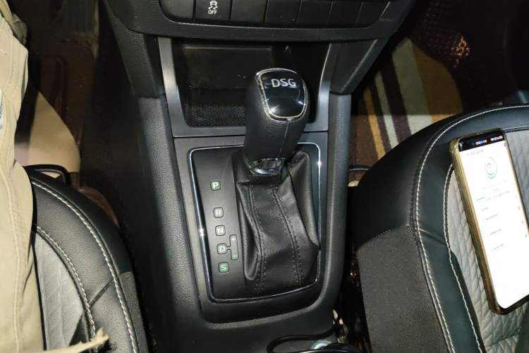 Used Skoda Yeti 2017 TSI280 DSG Advanced Edition Gear Lever
