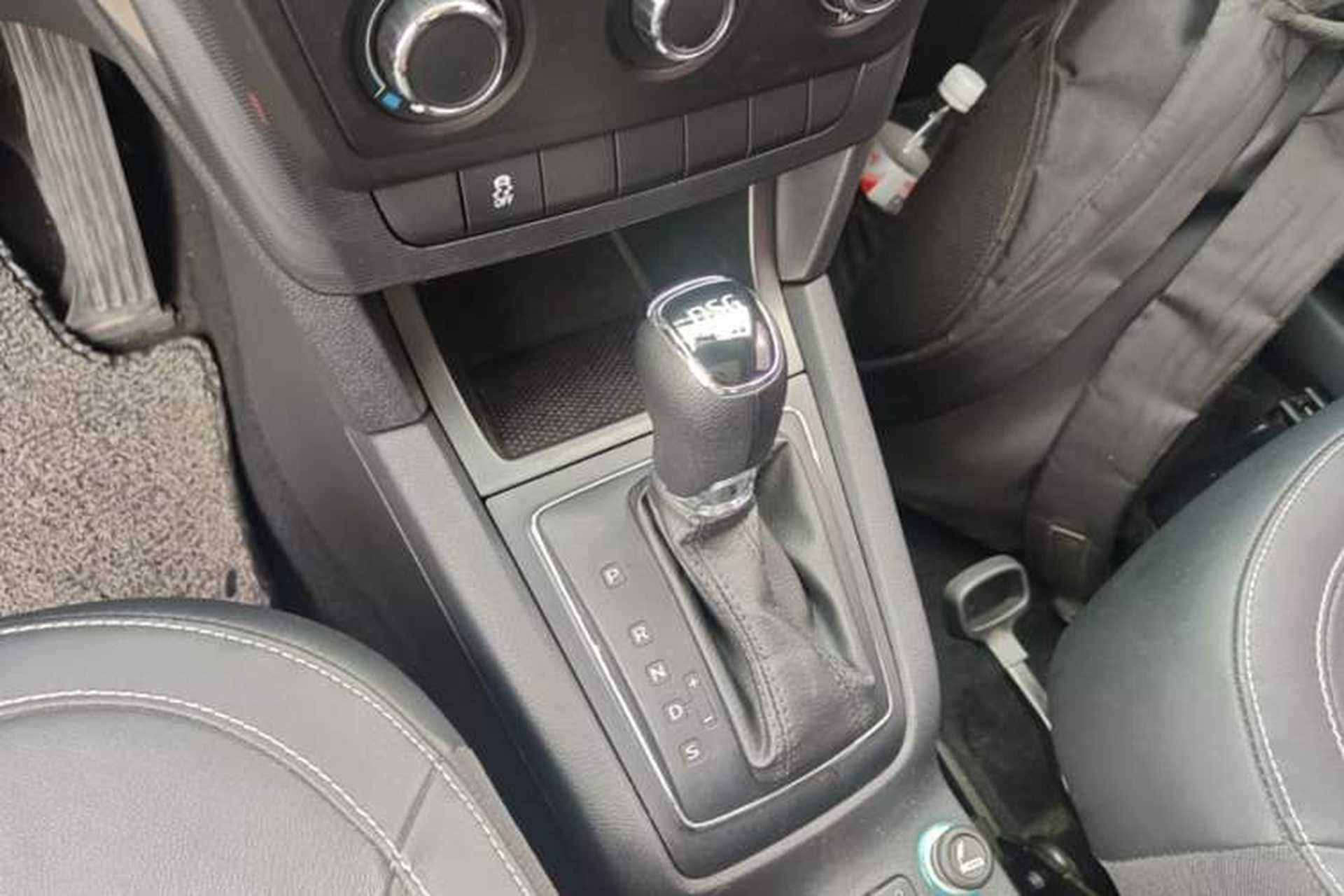 Used Skoda Yeti 2017 TSI280 DSG Car Enjoy Brothers Edition Gear Lever