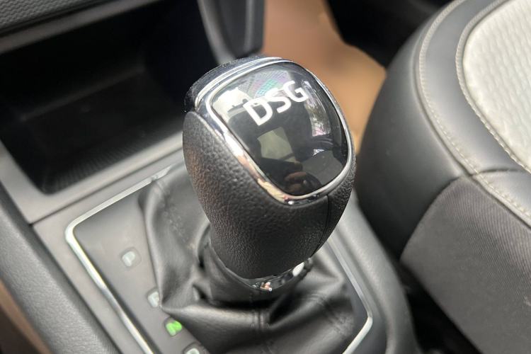 Used Skoda Yeti 2017 TSI280 DSG Advanced Edition Gear Lever