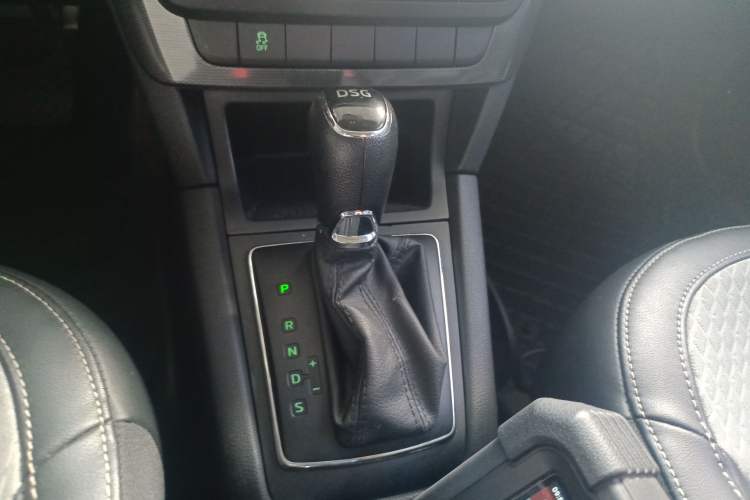 Used Skoda Yeti 2017 TSI280 DSG Advanced Edition Gear Lever