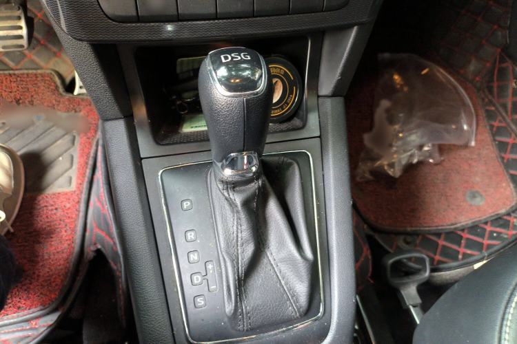 Used Skoda Yeti 2017 TSI280 DSG Advanced Edition Gear Lever