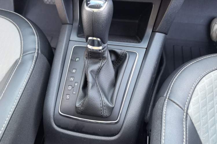 Used Skoda Yeti 2017 TSI280 DSG Advanced Edition Gear Lever